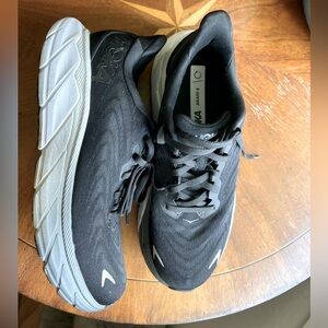 HOKA Arahi 6 Running Shoe